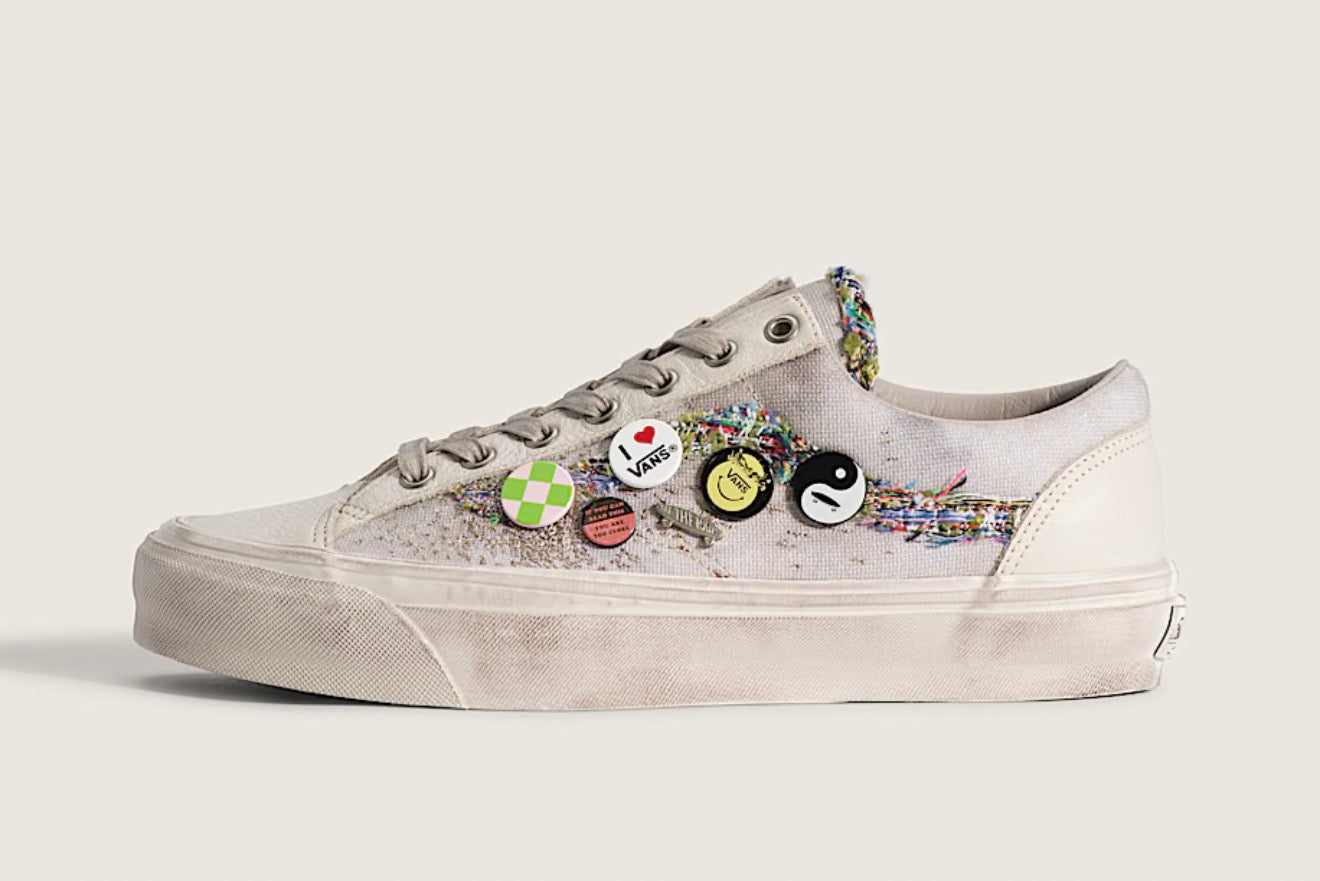 WHITE SOUVENIR VANS